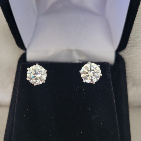 New 2ct Beautiful Moissanite Stud Earrings - Picture 7 of 9